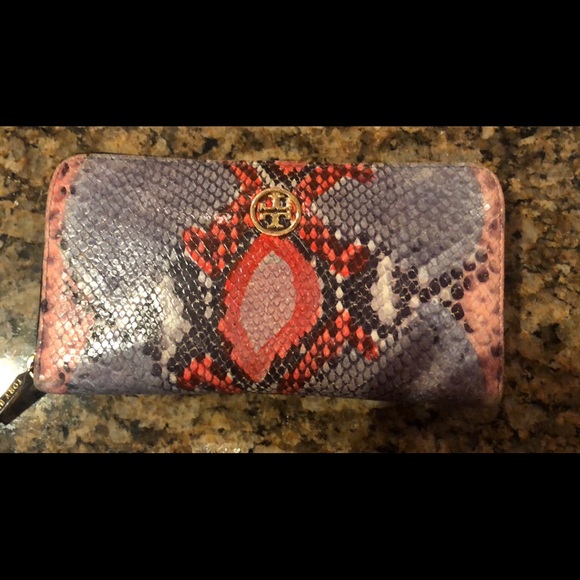 Tory Burch Robinson Zip Continental Wallet - Picture 1 of 3